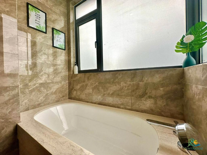 Bathroom 13