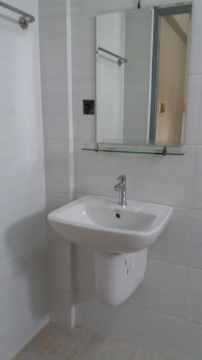 Bathroom 3, Innwa Motel, Myingyan