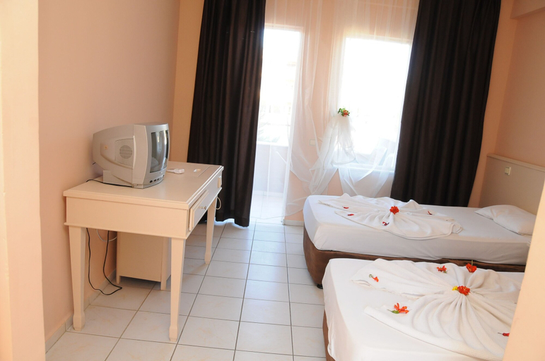 Bedroom 2, Ares Dream Hotel- All Inclusive, Kemer