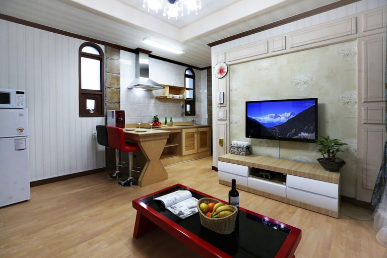 Others 5, Illua Pension, Tongyeong