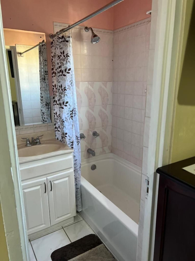 Bathroom 4, 876 JA Oasis by Kingston Airport