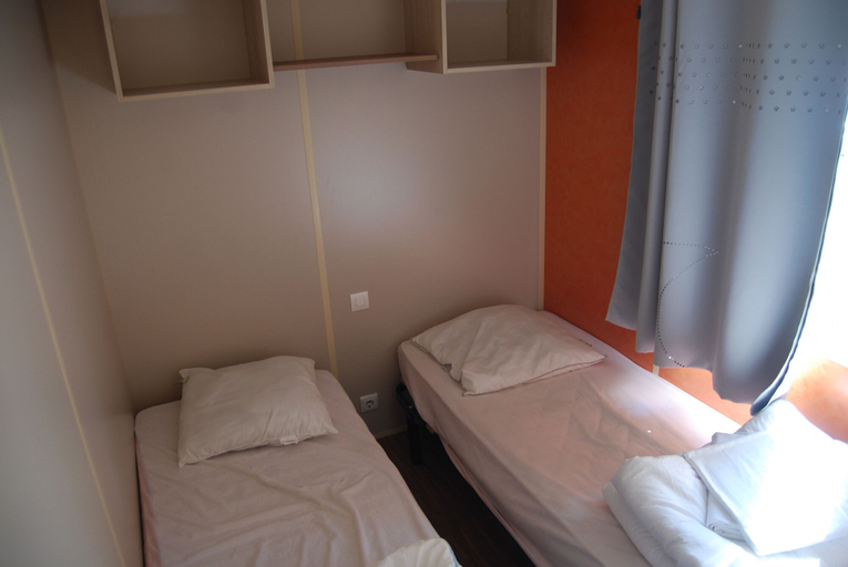 Bedroom 2, Camping La Licorne, Seine-et-Marne