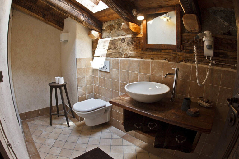Bathroom, La Maison d'Antan, Aosta