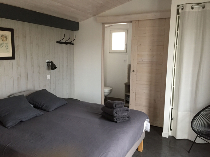 Bedroom 3, Maison d'Hotes les Petites Terres, Charente-Maritime