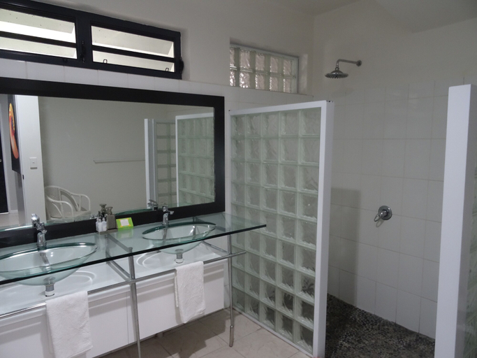 Bathroom 4, Wellesley Hotel Rarotonga, Rorotonga