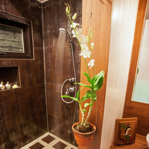 Bathroom 5, Thanakha Inle Hotel, Taunggye