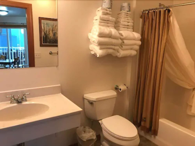 Bathroom 3, Longliner Lodge and Suites, Sitka