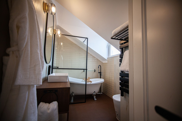 Bathroom 4, Storytellers Palace, Alcobaça