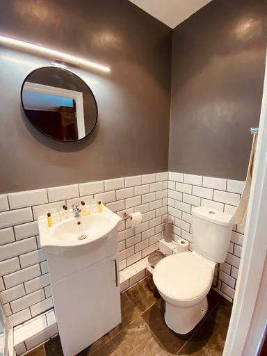 Bathroom 3, The Swan Inn, West Sussex