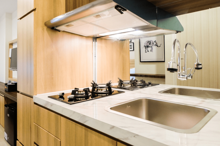 Others 4, Modern Elegant Studio Grand Kamala Lagoon Apartment By Travelio, Bekasi
