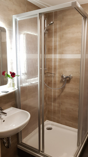 Bathroom 5, Garni City Hotel, Ostallgäu