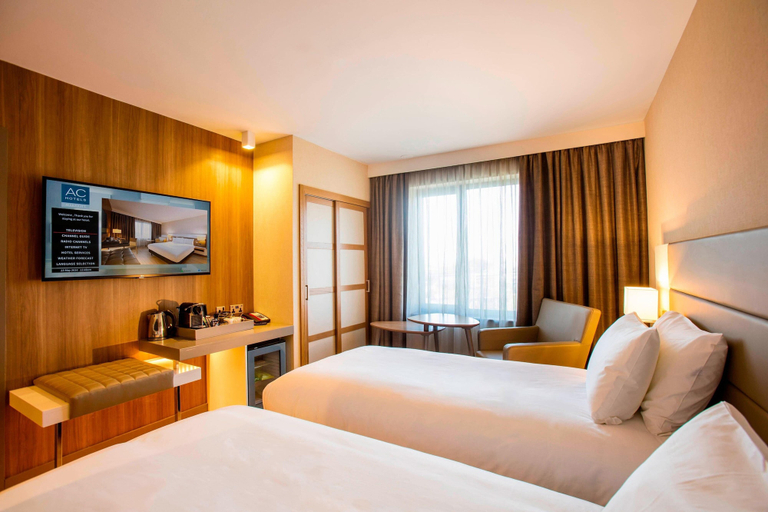 Bedroom 2, AC Hotel by Marriott, Manchester Salford Quays, Manchester