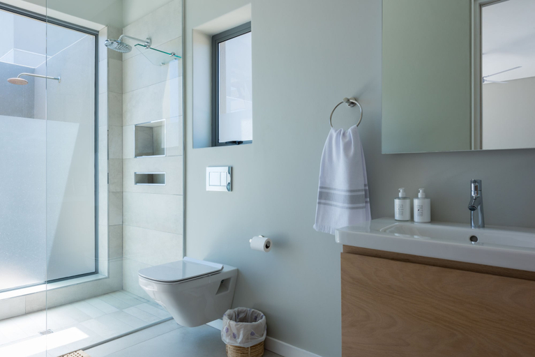 Bathroom 3, Romans Villa, Overberg