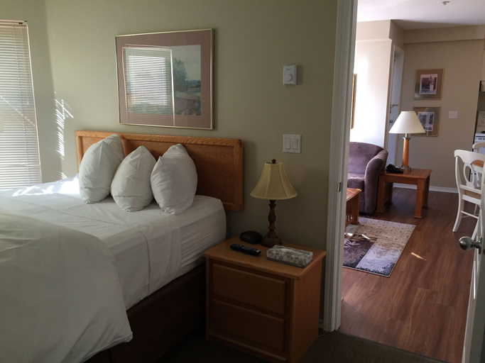 Bedroom 3, Times Square Suites Hotel, Greater Vancouver
