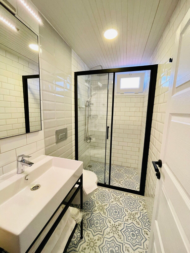 Bathroom 5, Yalı Pansiyon, Kaş