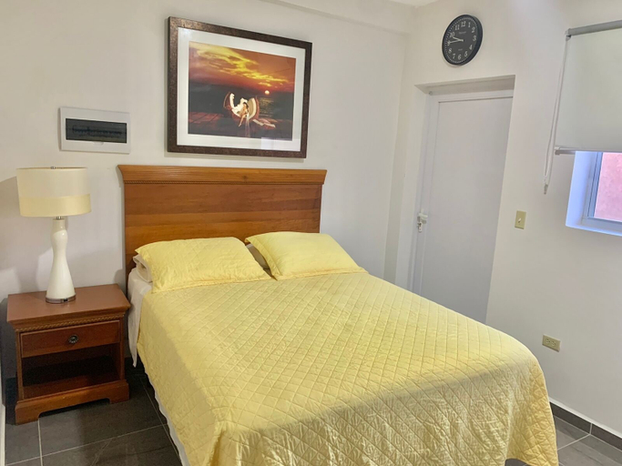 Bedroom 1, 1 Bed Apartment Sleeps 2 - Pool, Parking, Wifi