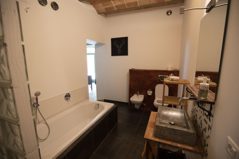 Bathroom 3, La Vita Nuova, Ancona