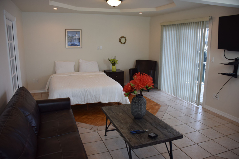 Bedroom 2, Longliner Lodge and Suites, Sitka