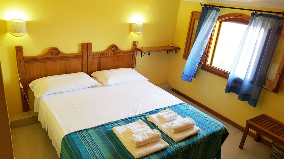 Bedroom 5, La Baia Apartments, Oristano