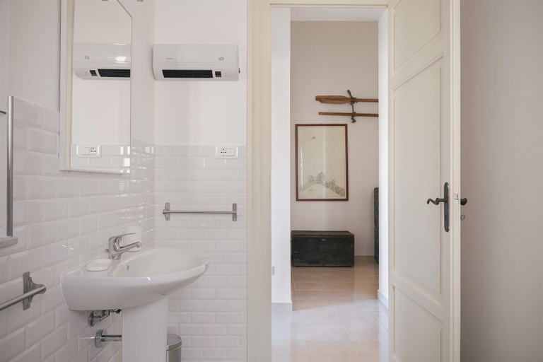 Bathroom 3, Villa Edera Apartment, Palermo