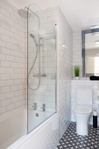 Bathroom 4, Central Belfast Apartments: Alfred Street, Belfast