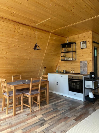 Others 5, Casutele din Poienita Chalet, Comarnic