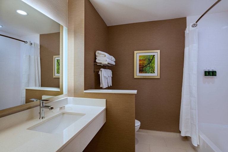 Bathroom 5, Fairfield Inn & Suites by Marriott Houston Richmond, Fort Bend