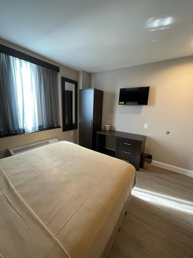 Bedroom 5, Royal Hotel Bronx, New York