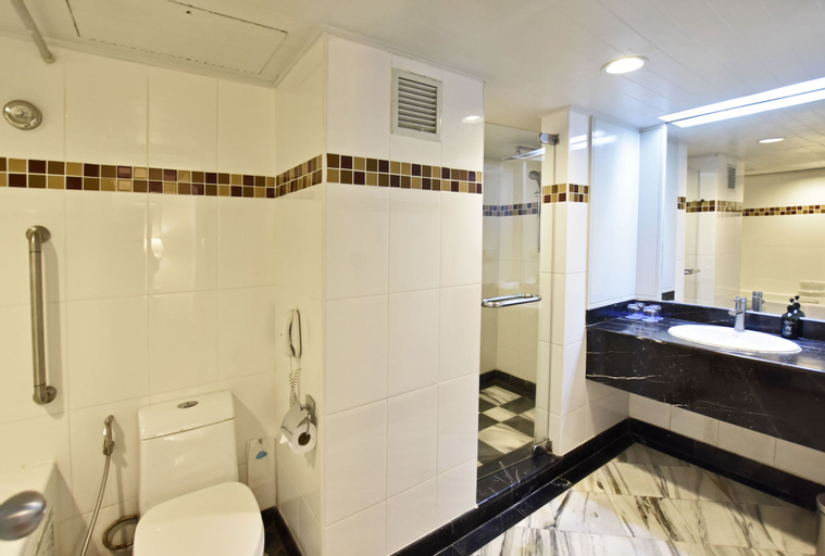 Bathroom 10