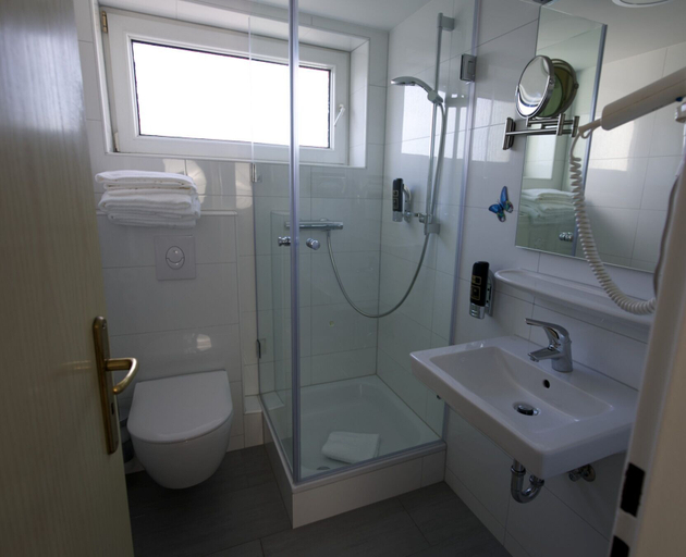 Bathroom 5, Hotel Merian, Köln