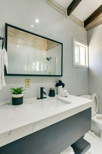 Bathroom 4, Shaka Caye - All inclusive