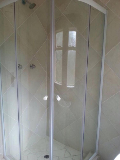 Bathroom, Nora Valley Lodge, Harare