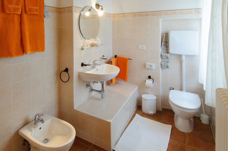 Bathroom 5, B&B La Fenice, Rimini