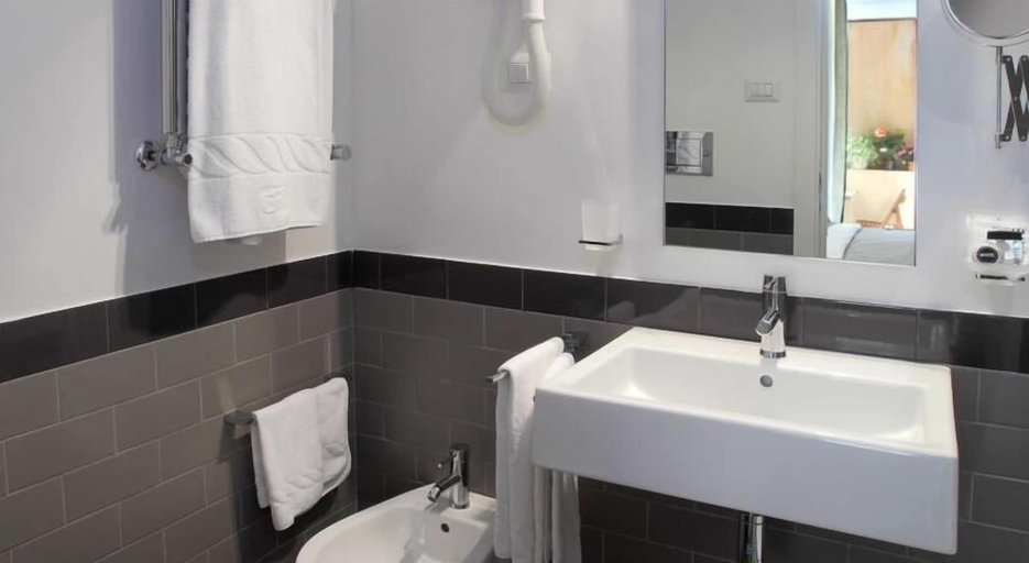 Bathroom 5, Residence Regola, Rome