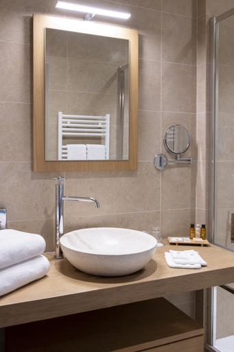 Bathroom 4, Hôtel Le Vieux Logis, Dordogne