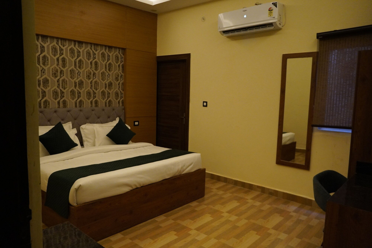 Bedroom 2, Green Sarovar Hotel & Restaurant, Mathura