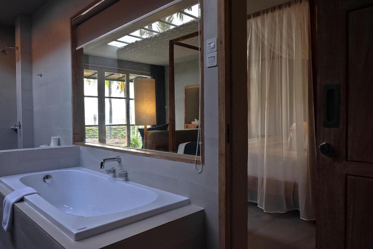 Bathroom 5, Umadewi Surf & Retreat, Jembrana