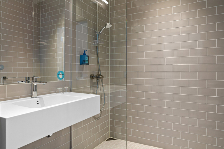 Bathroom 5, Comfort Hotel Grand Central, Oslo
