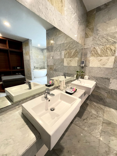 bathroom 5