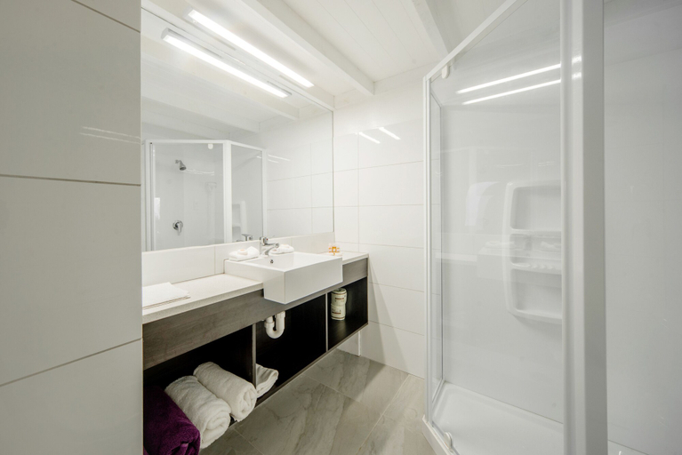 Bathroom 5, Palm Grove, Rorotonga