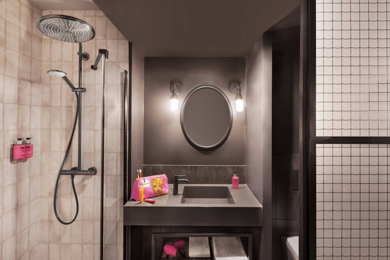 Bathroom 4, Moxy Lille City, Nord