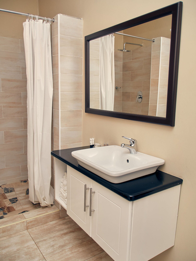 Bathroom 4, Bradley Gardens Lodge, Gweru