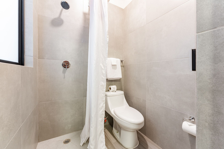 Bathroom 3, Mariano Escobedo Apartments by VH, Mexico City