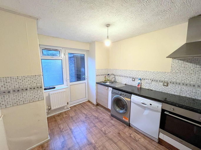 Others 5, 4-bed House in South London, London