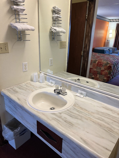 Bathroom 2, Lebanon Inn Motel, Warren