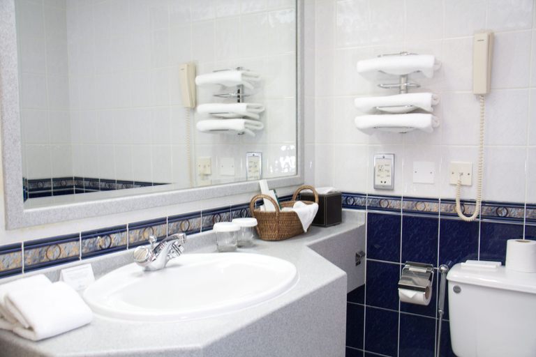 Bathroom 4, Aavri Hotel Deira, Dubai