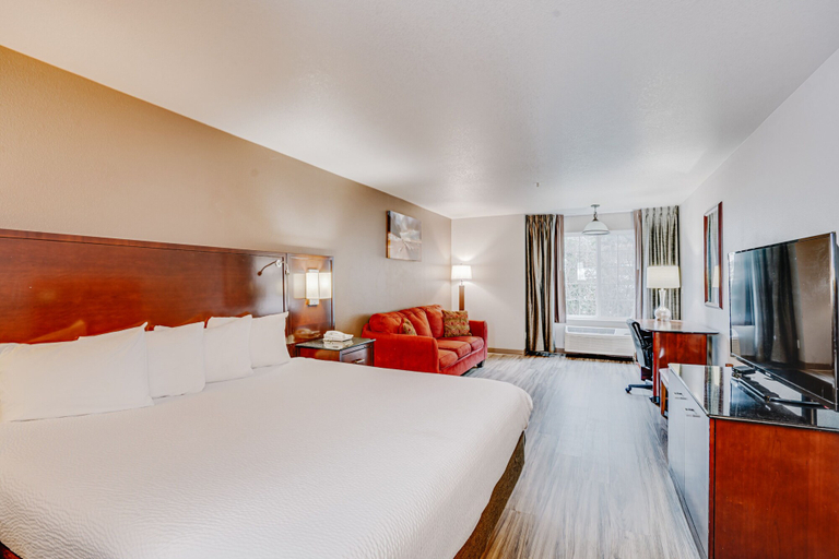 Bedroom 2, The Ashley Inn & Suites, Lincoln