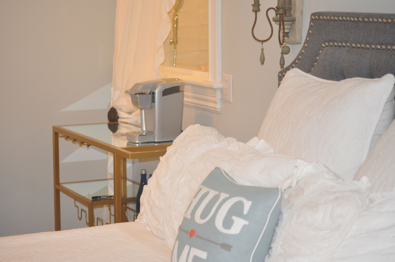 Bedroom 4, Chateau Rooms, Warren