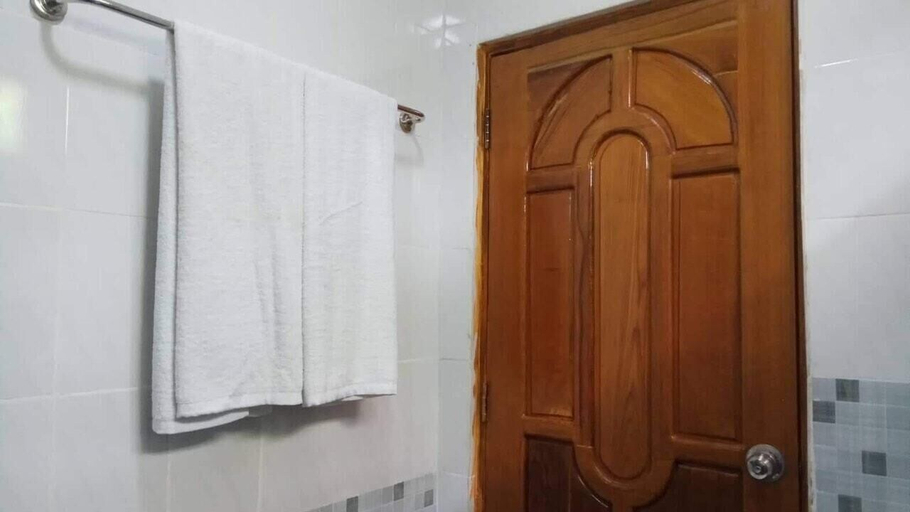 Bathroom, Ngapali Zen Hotel, Thandwe