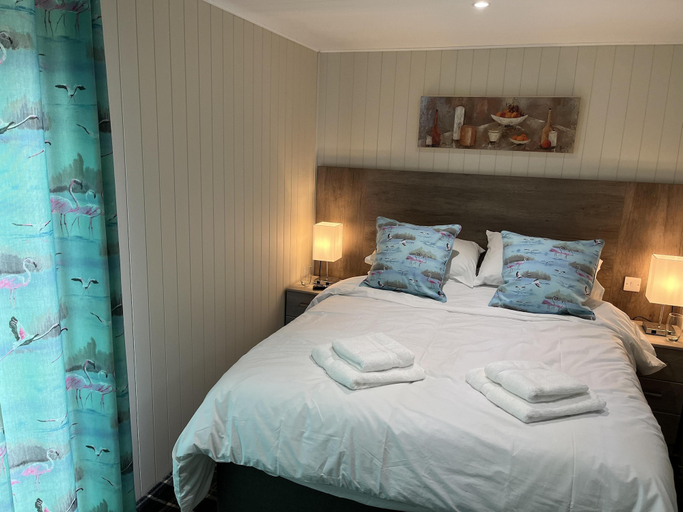 Bedroom, Cedar Boutique Lodge-dog, Fishing and Spa Access, East Riding of Yorkshire